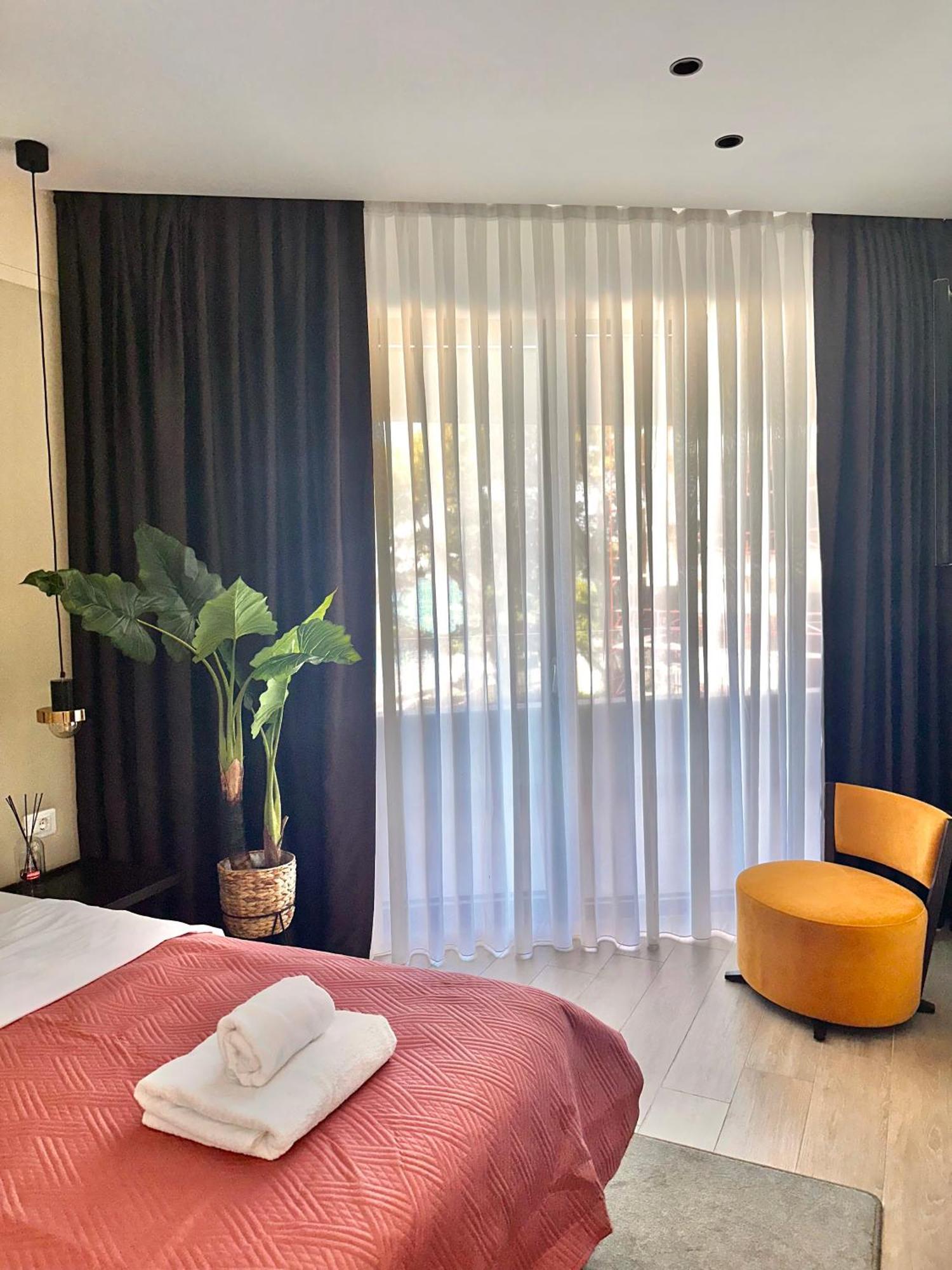 Green Stone Apartments Hotel Rafailovici Bagian luar foto